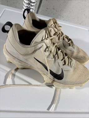 Nike Beige and Black Baseball Cleats